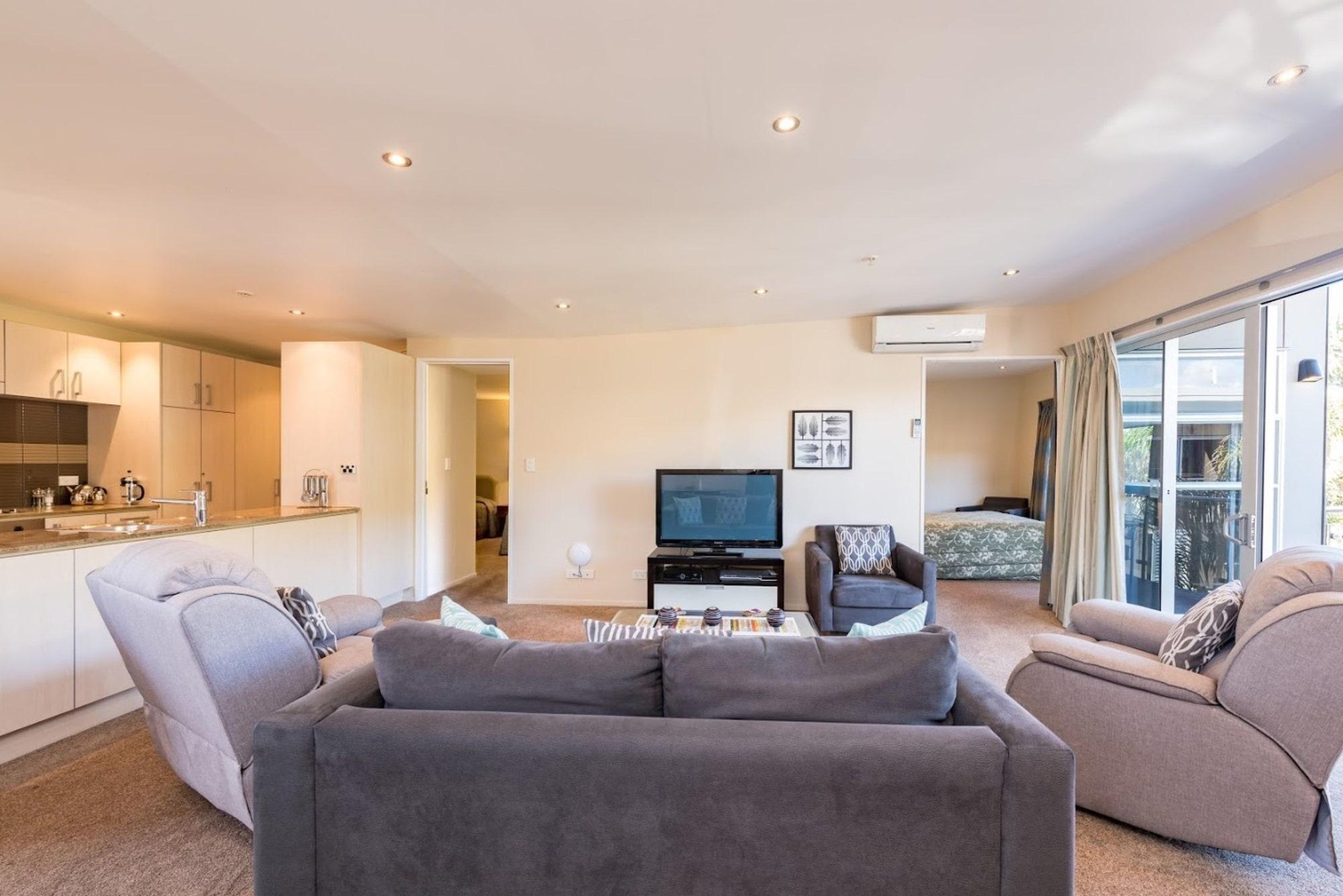Edgewater Palms Apartments Пайхия Екстериор снимка