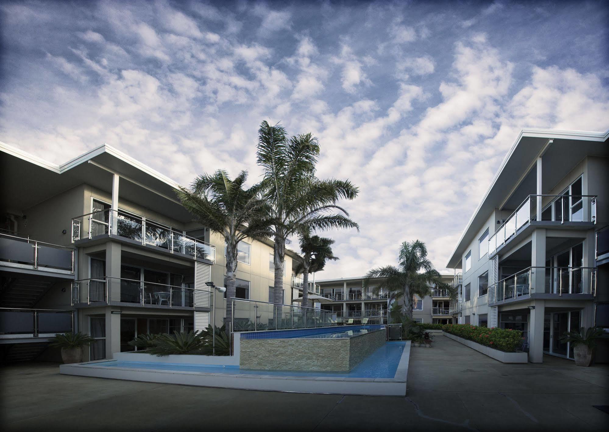 Edgewater Palms Apartments Пайхия Екстериор снимка